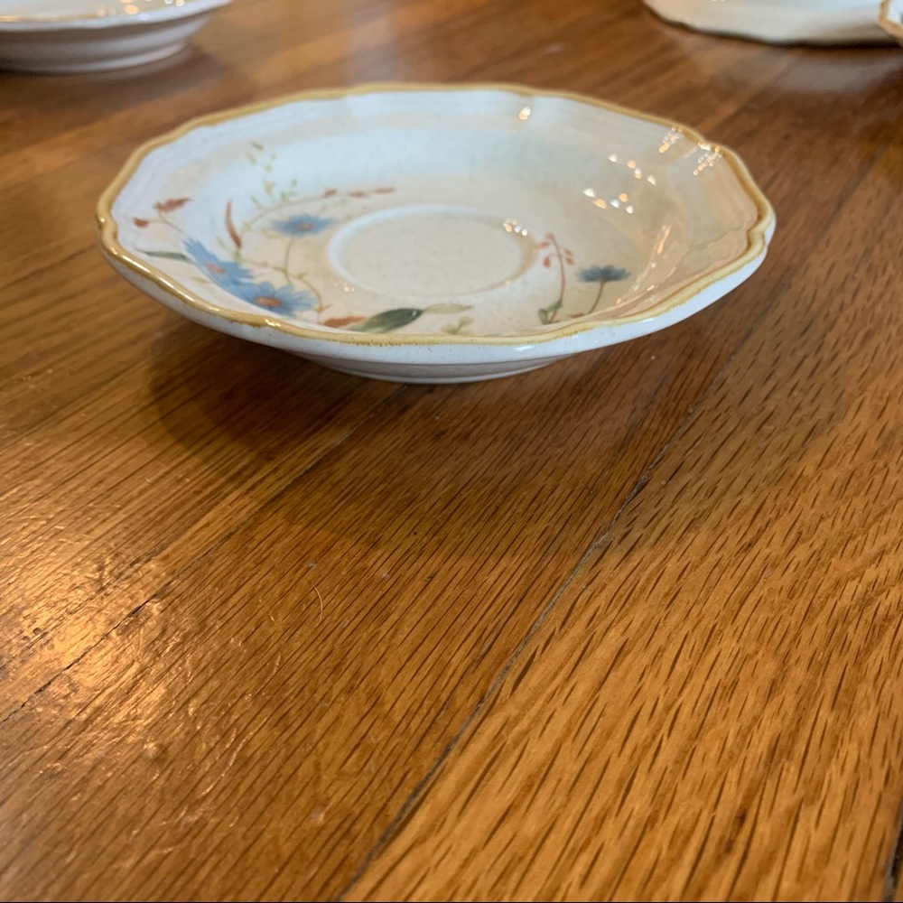 Vintage Mikasa Blue Daisies plates set of 4 Saucers - Picture 7 of 9